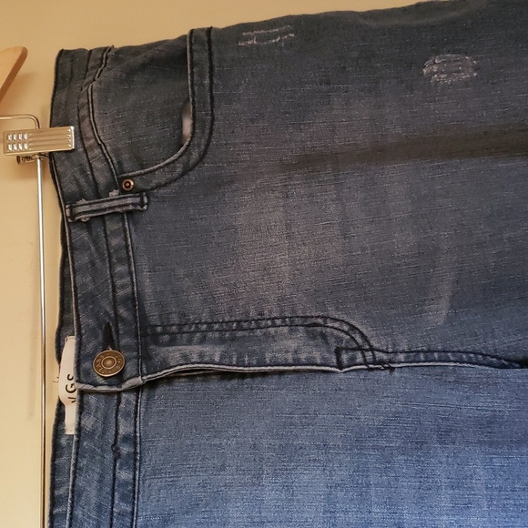 SALE‼️ Denim Capris - Picture 4 of 5